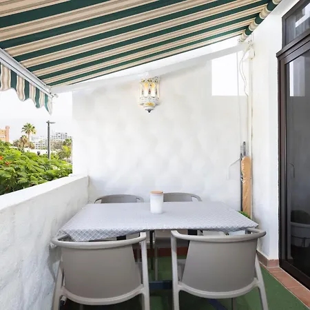 Amazing 2 Bedrooms By The Sea, Apartmán *