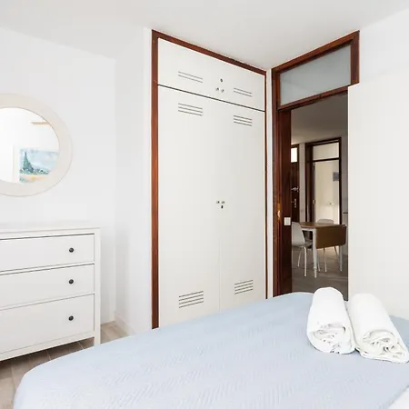 Apartman Amazing 2 Bedrooms By The Sea, *