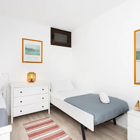 Apartman Amazing 2 Bedrooms By The Sea,