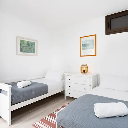 Apartman Amazing 2 Bedrooms By The Sea,