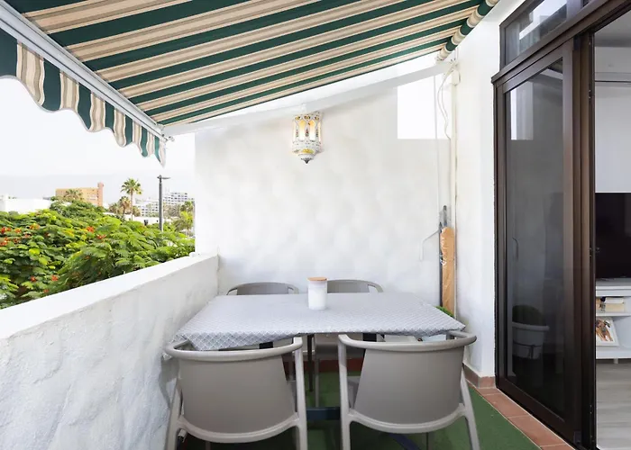 Amazing 2 Bedrooms By The Sea, Appartamento *